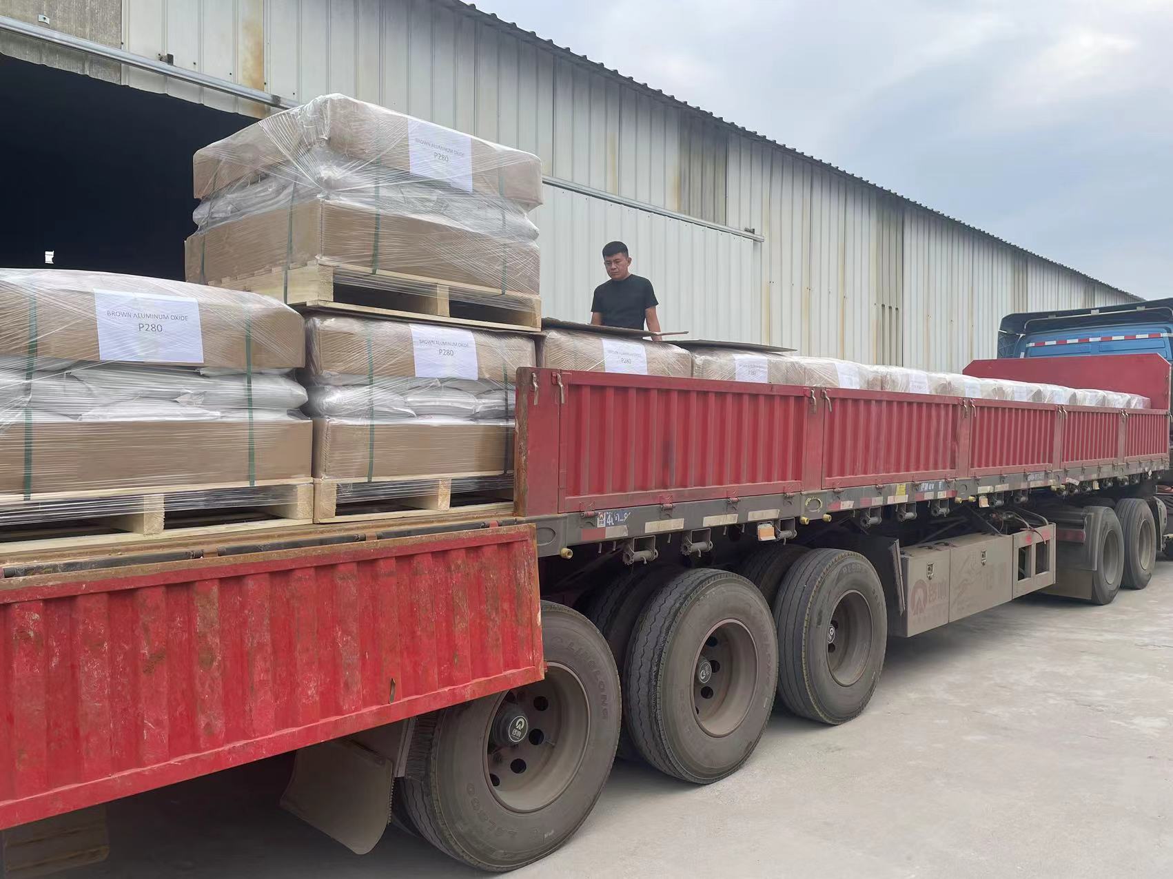 100噸出口級鋯剛玉zirconia alumina裝車發(fā)往俄羅斯